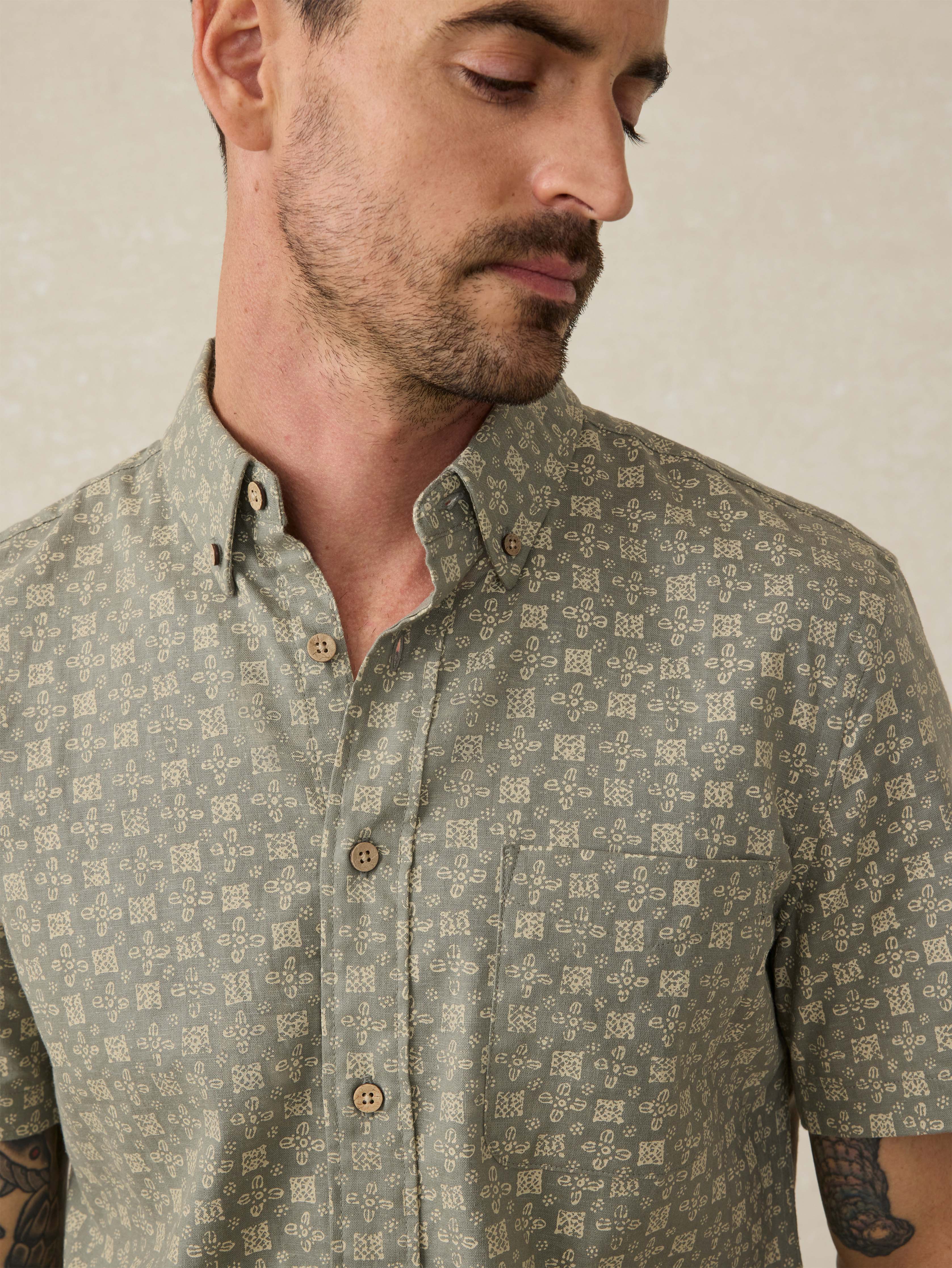 Short-Sleeve Breeze Shirt - Sundried Sage Emblem Secondary image