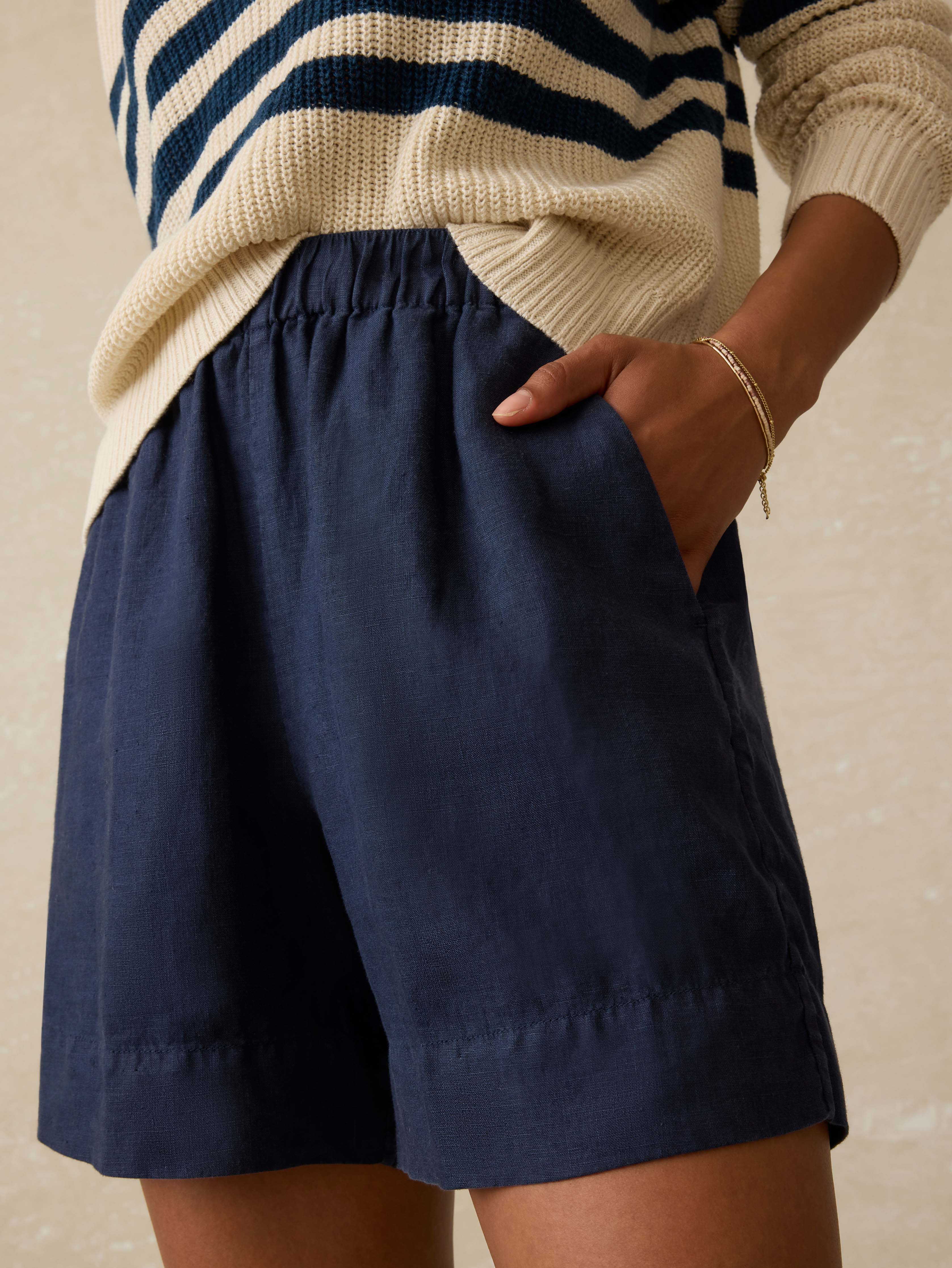 Laguna Linen Bayview Short - Navy Secondary image