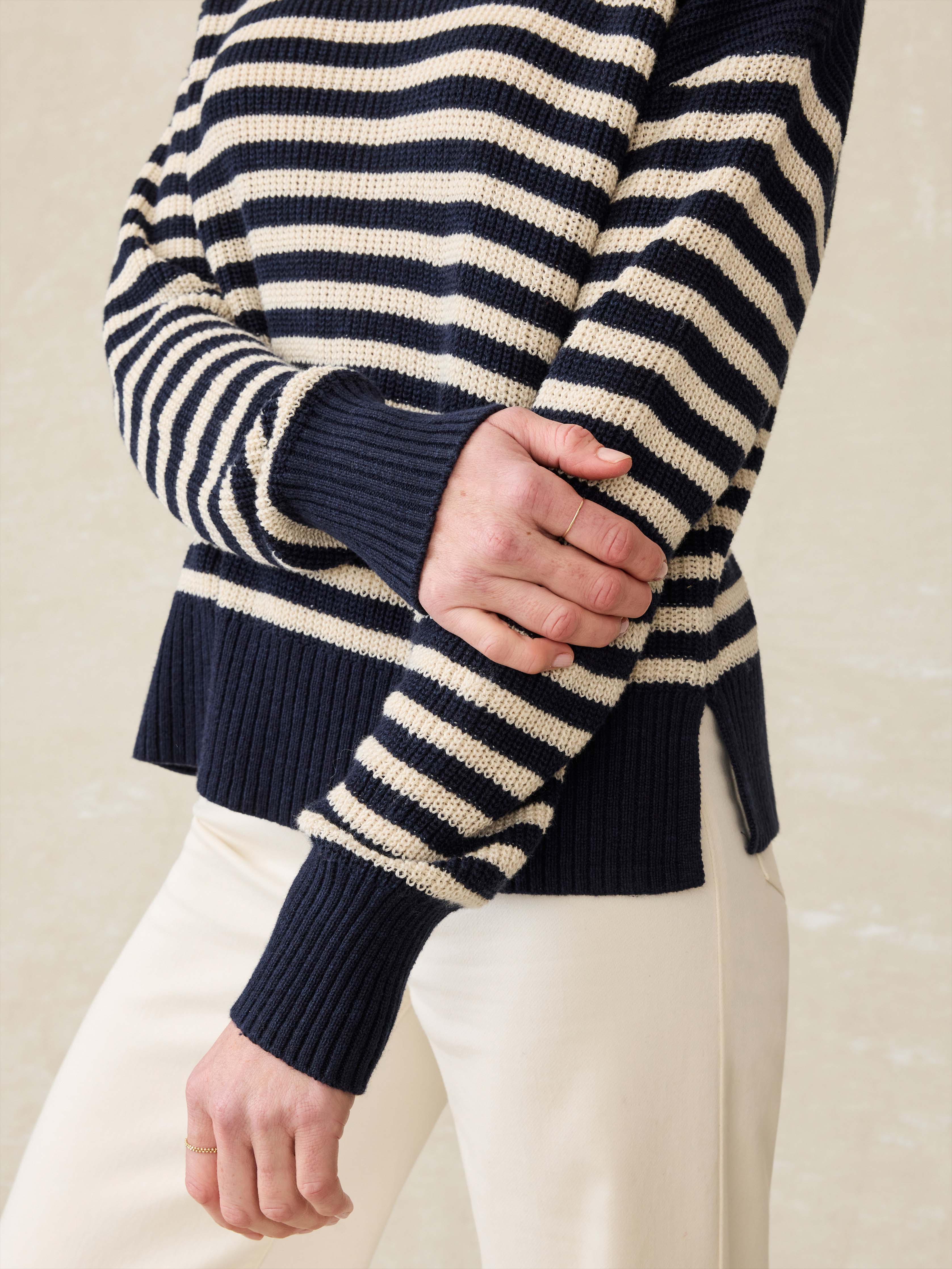 Miramar Linen Crewneck - Lighthouse Point Secondary image